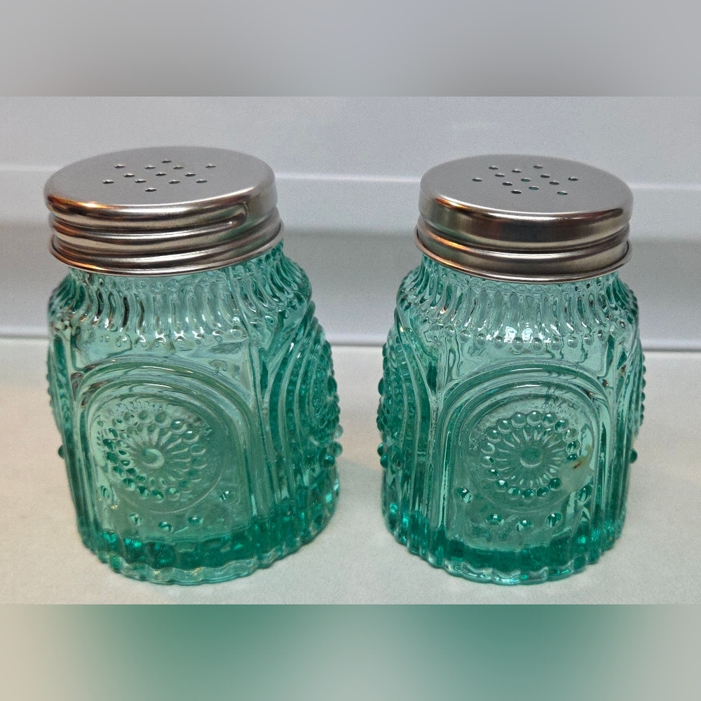 The Pioneer Woman Adeline Teal Pressed Glass Salt Pepper Shaker Set